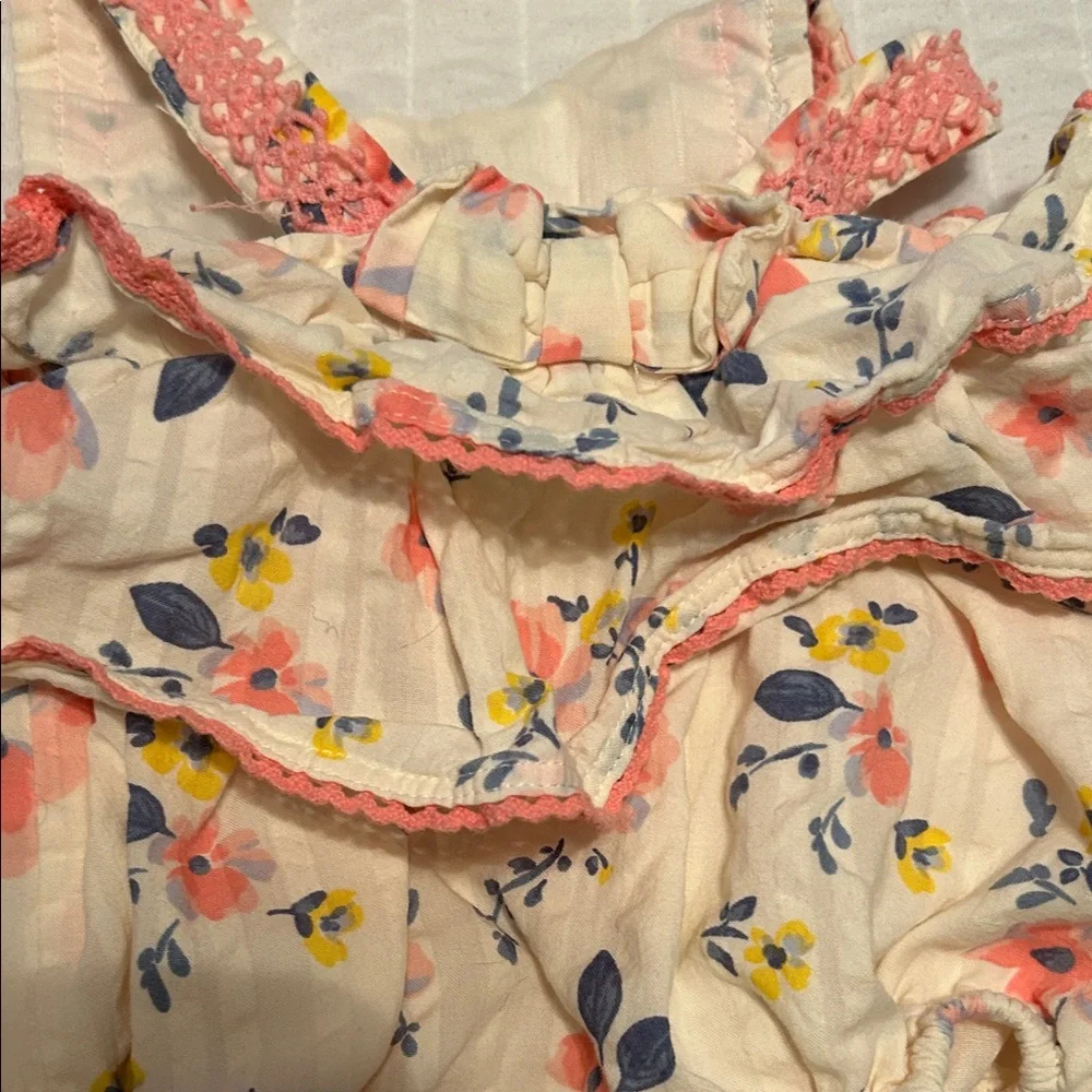 Floral Ruffled Baby onsies with matching hat 0-3 months